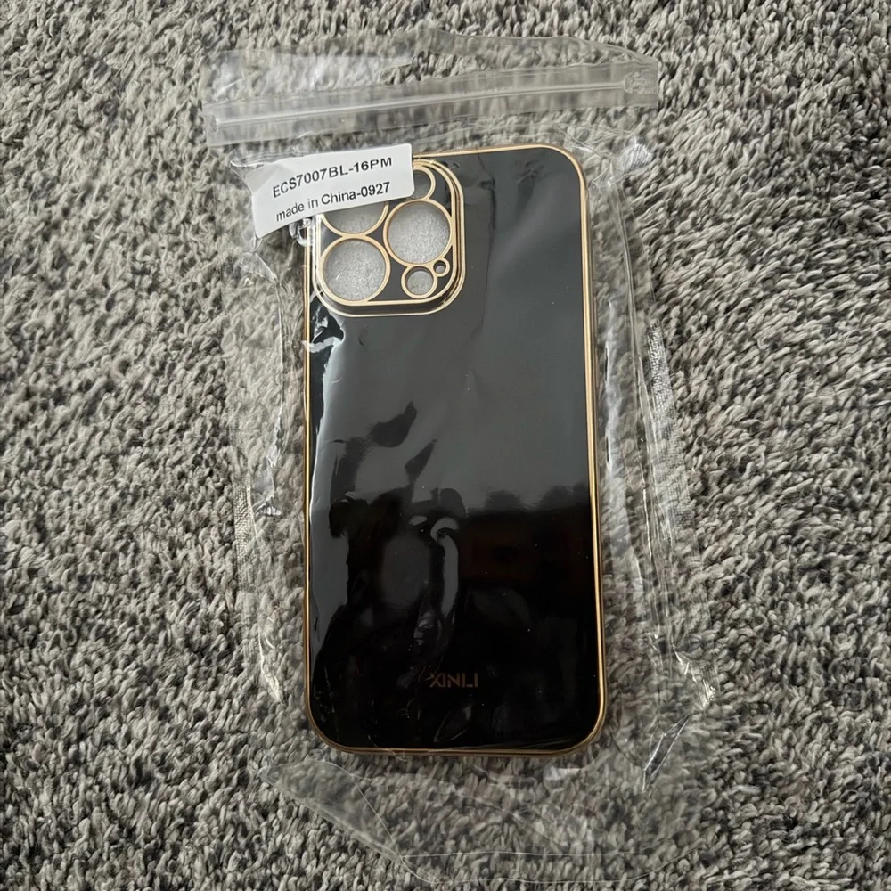 New in package! iPhone 16 Pro Max Black and Gold Kitty Phone Case Kit